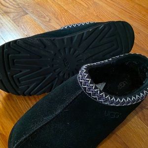 Men Ugg’s Tasman slippers size 9